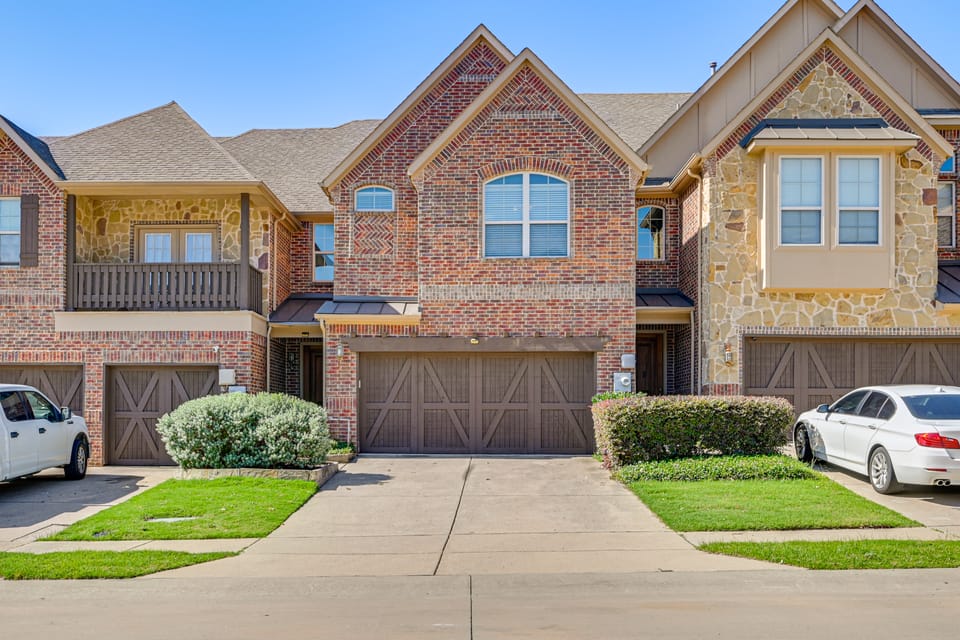 Lewisville Home w/ Pool Access: Walkable Location Apartment in Lewisville
