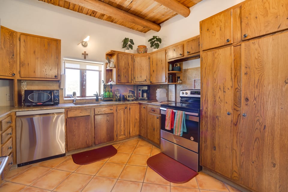 Panoramic Mtn Views! Couple's Casita in Santa Fe House in New Mexico