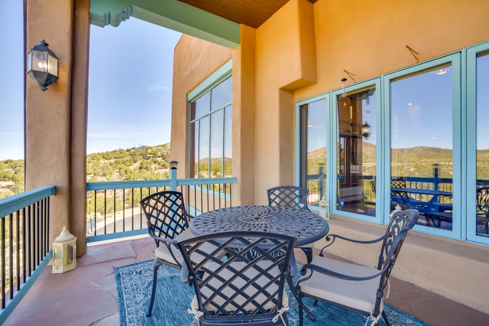 Luxurious Retreat w/ Stunning Views in Santa Fe Apartment in New Mexico