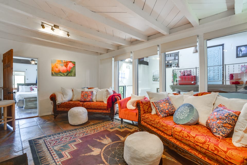 Artsy & Spacious Retreat w/ Sauna in Santa Fe! Apartment in New Mexico