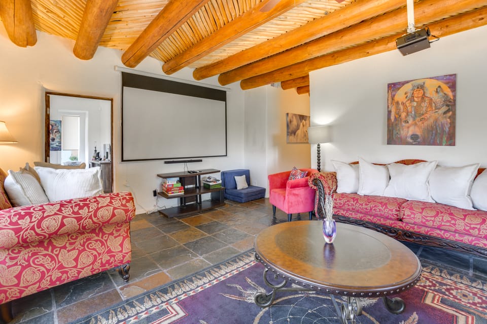 Artsy & Spacious Retreat w/ Sauna in Santa Fe! Apartment in New Mexico