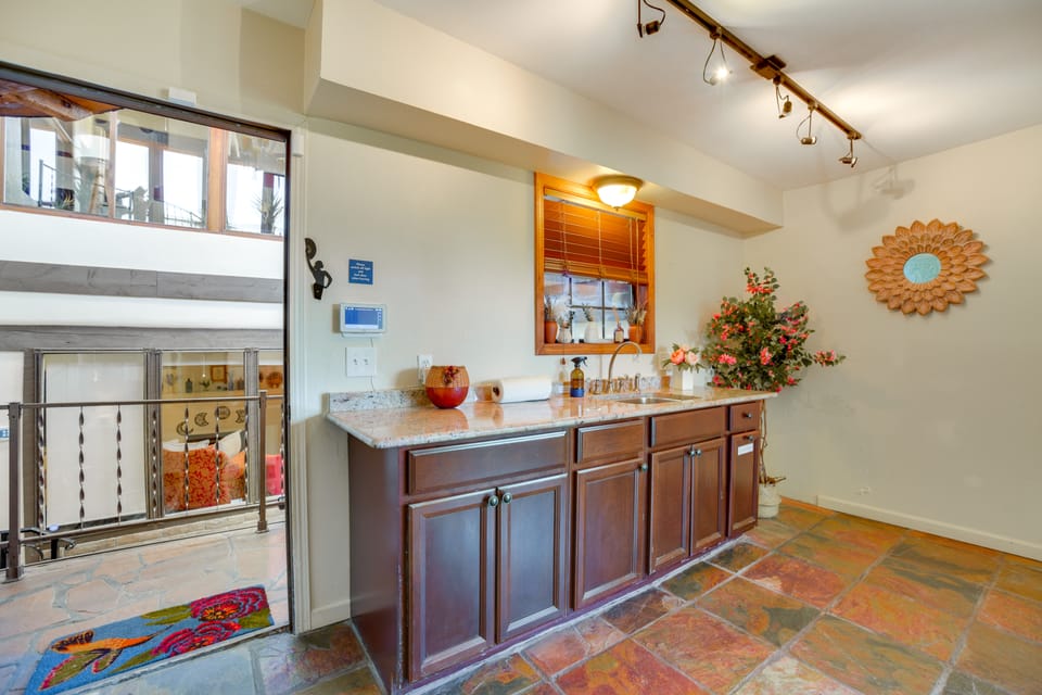 Surrounding Mtn Views! Quaint Santa Fe Retreat Apartment in New Mexico
