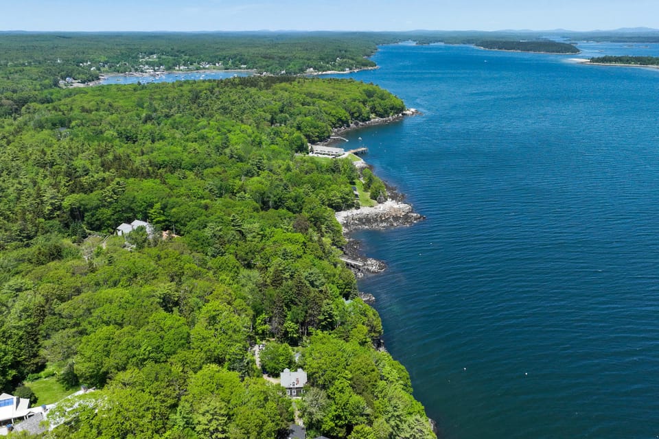 Waterfront Cottage! Family-Friendly Hideaway House in Round Pond