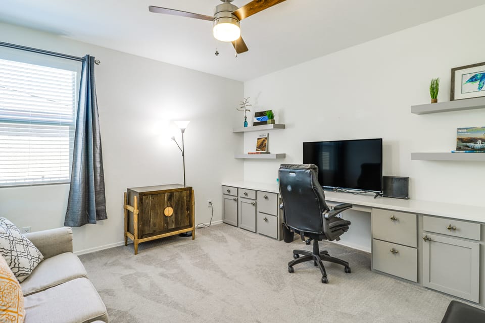 Extended-Stay Tucson Escape w/ Office & EV Charger House in Marana
