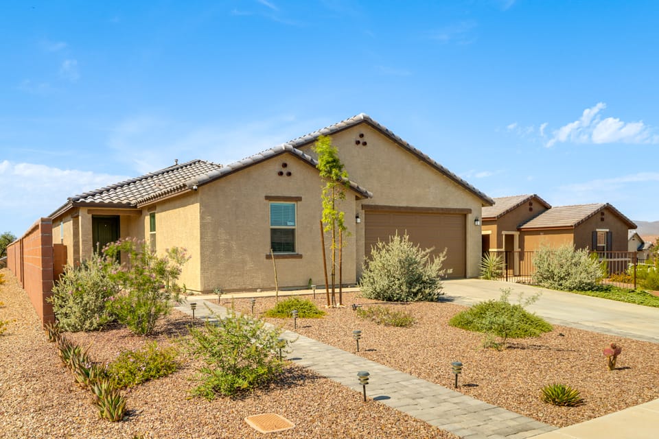 Extended-Stay Tucson Escape w/ Office & EV Charger House in Marana