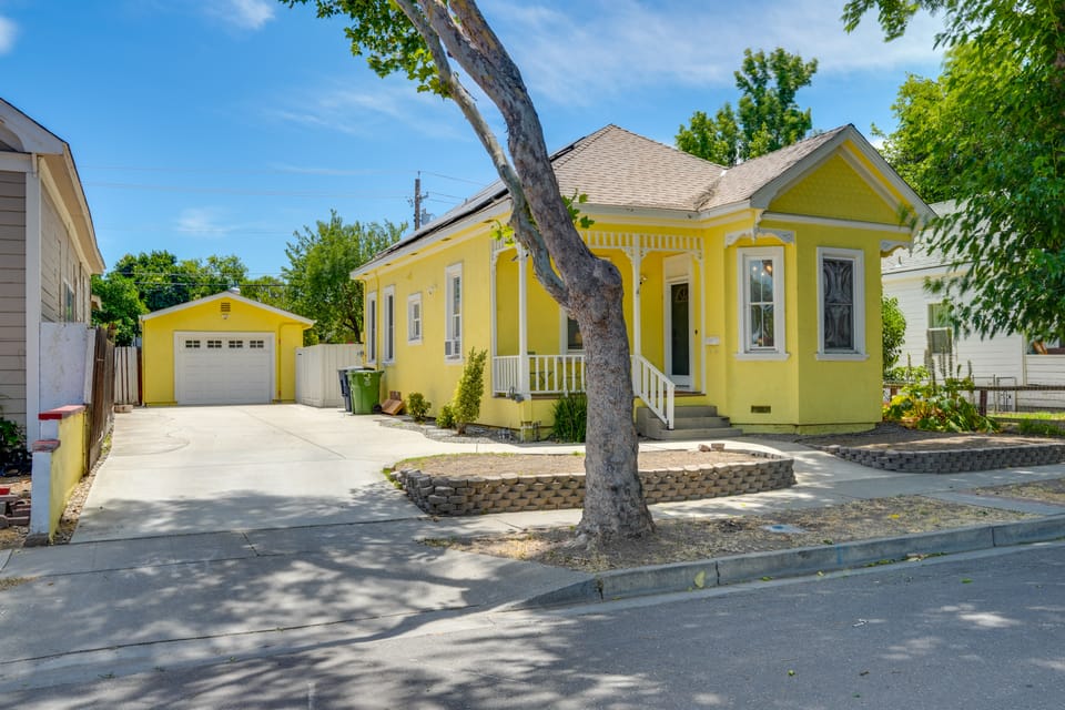 Walk to Dtwn! Tracy Extended Stay w/ Patio & Yard House in Tracy