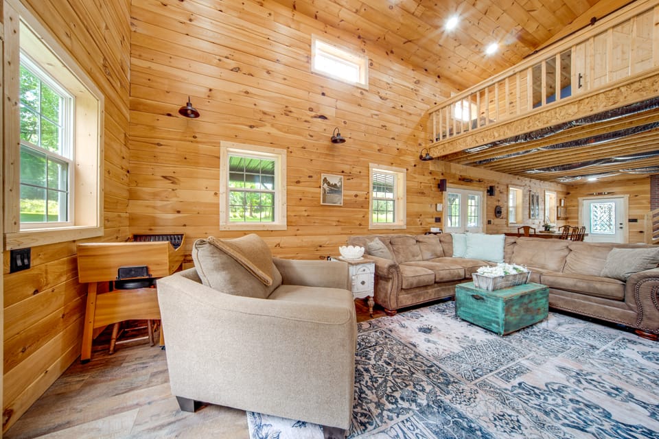 3 Mi to Shenango Lake! Dusk-to-Dawn Barndominium House in Pennsylvania