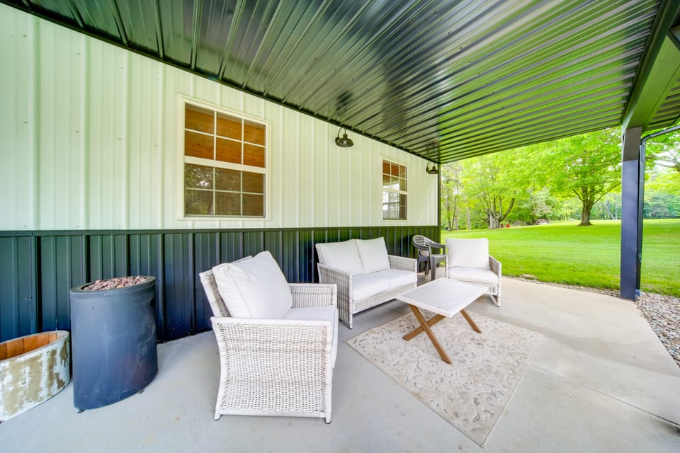 3 Mi to Shenango Lake! Dusk-to-Dawn Barndominium House in Pennsylvania