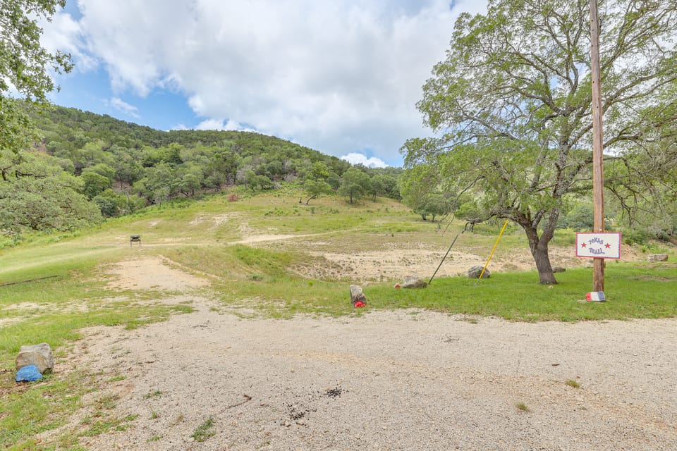 Horse Friendly! Hill Country Retreat w/ Views House in Rio Grande
