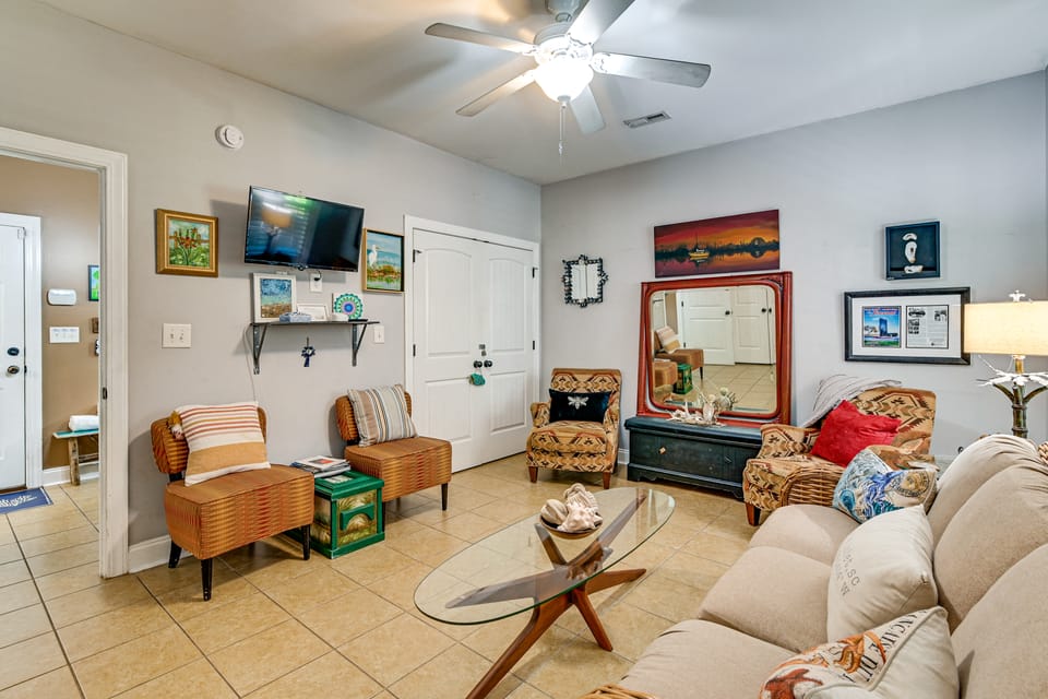 Walk to the Water! Murrells Inlet Getaway Apartment in Murrells Inlet