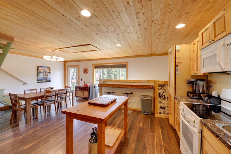 Walk to Flathead Lake! Home w/ Deck & Fenced Yard! House in Lakeside