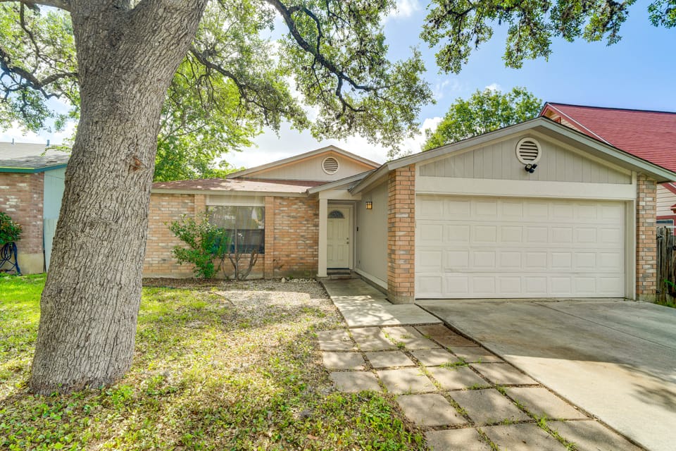 SATX Family Getaway w/ Patio, Grill & Yard! House in San Antonio