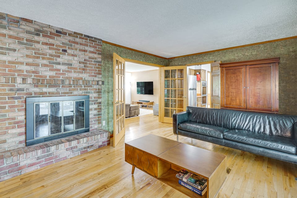 Families Welcome! Extended-Stay Haven in Medina House in Ohio