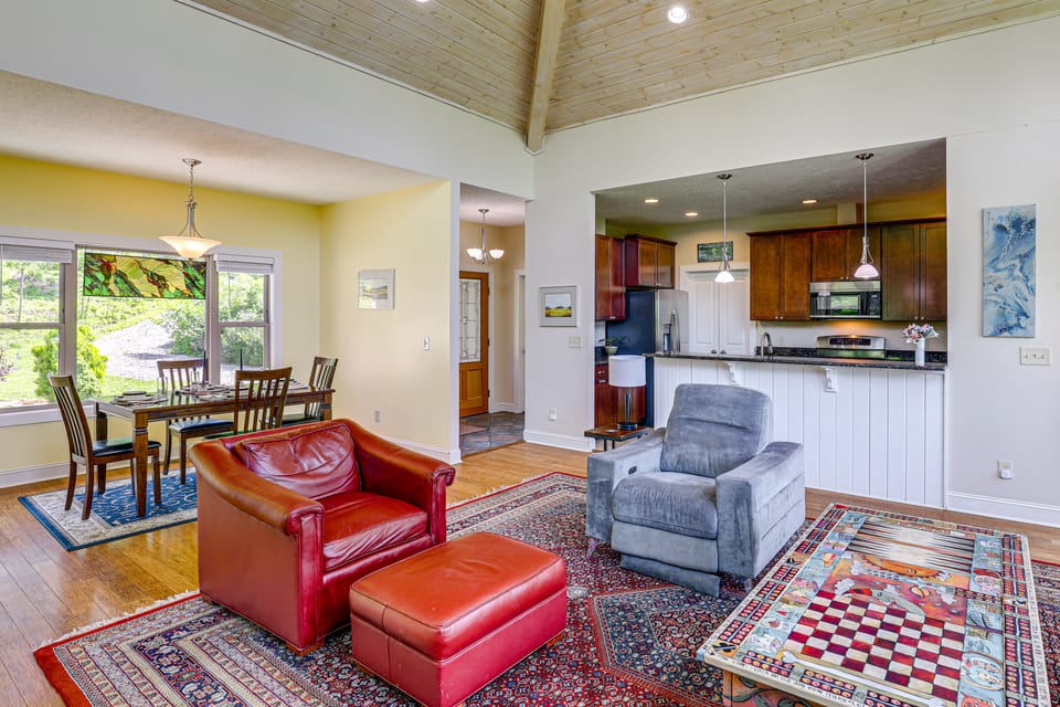 Asheville Mountain Hideaway, 6 Mi to Dtwn House in Asheville