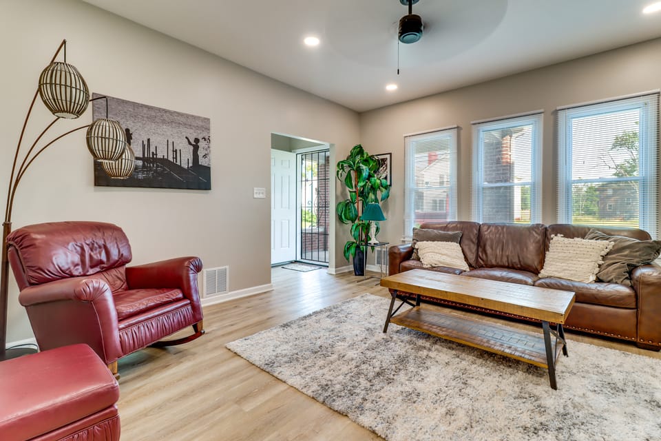 Family-Friendly Detroit Duplex: Walk to Parks! House in Detroit