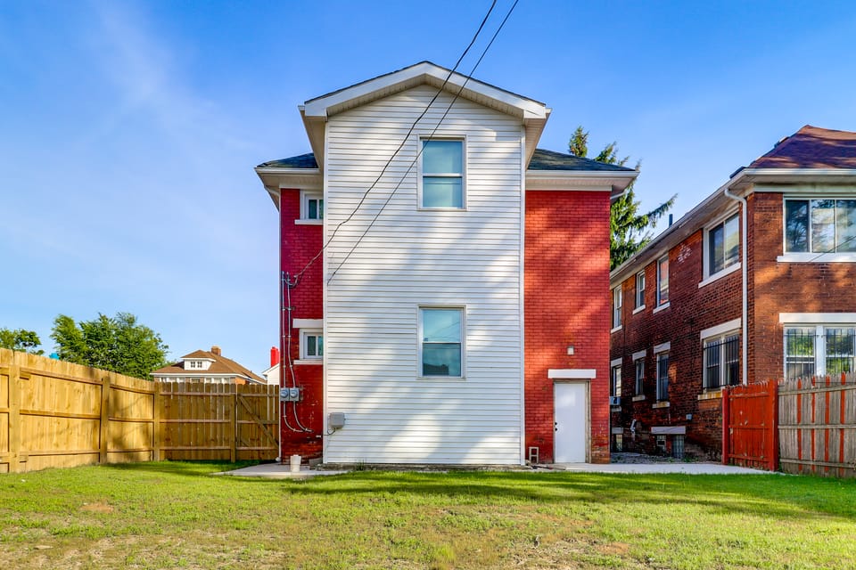 Family-Friendly Detroit Duplex: Walk to Parks! House in Detroit