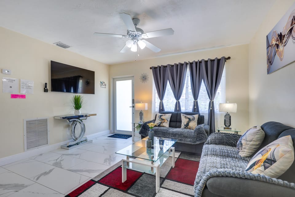 Close to Hard Rock Stadium! Group Getaway w/ Yard House in Miami Gardens