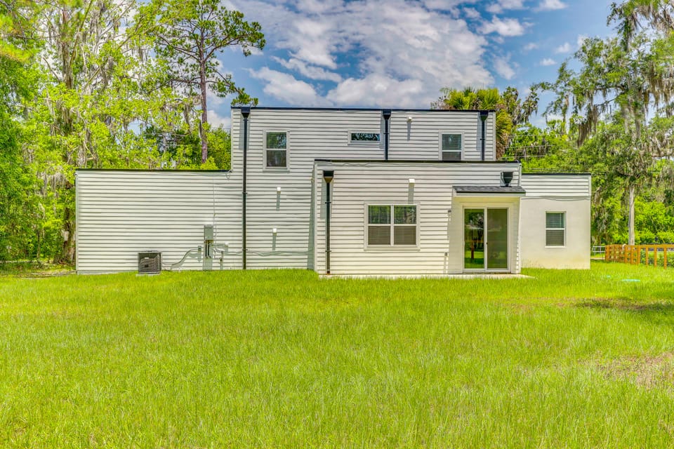 Families w/ Pets! Jacksonville Home 18 Mi to Beach House in Jacksonville