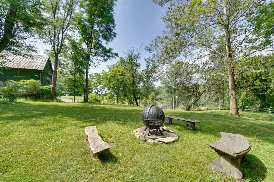 Historic DC Wine Country: 10 Acres, Private Pool House in Shenandoah Valley