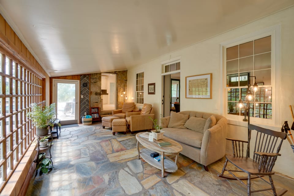 Historic DC Wine Country: 10 Acres, Private Pool House in Shenandoah Valley
