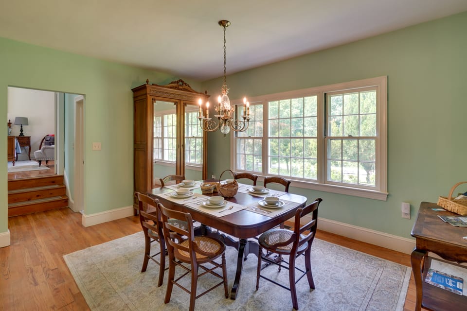 Historic DC Wine Country: 10 Acres, Private Pool House in Shenandoah Valley