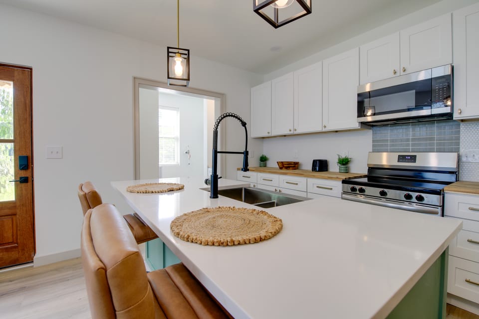 Close to Dtwn & Med Center: Knoxville Home Base Apartment in Knoxville