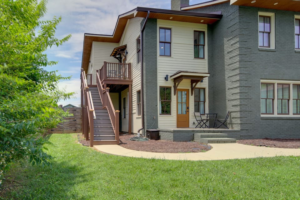 Extended East Knoxville Stay, 2 Mi to Dtwn! Apartment in Knoxville