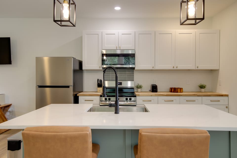 Near Dtwn & UT! Updated Knoxville Apartment Apartment in Knoxville