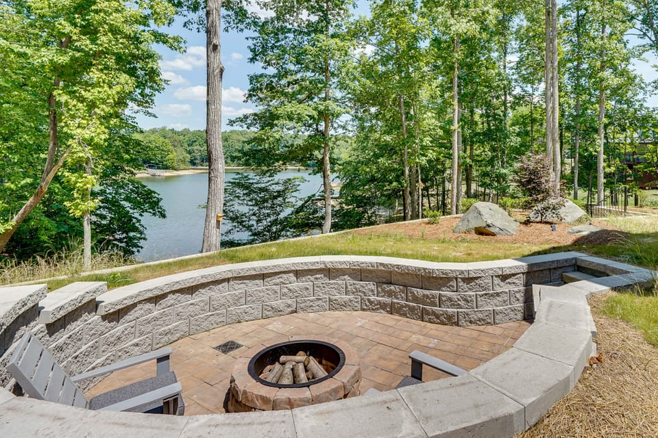 Roxboro Lake Family Retreat and Spa House in North Carolina
