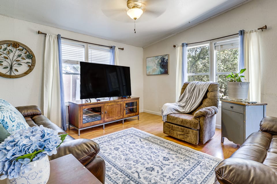 Fun w/ Family! Clearlake Getaway w/ Private Yard House in California