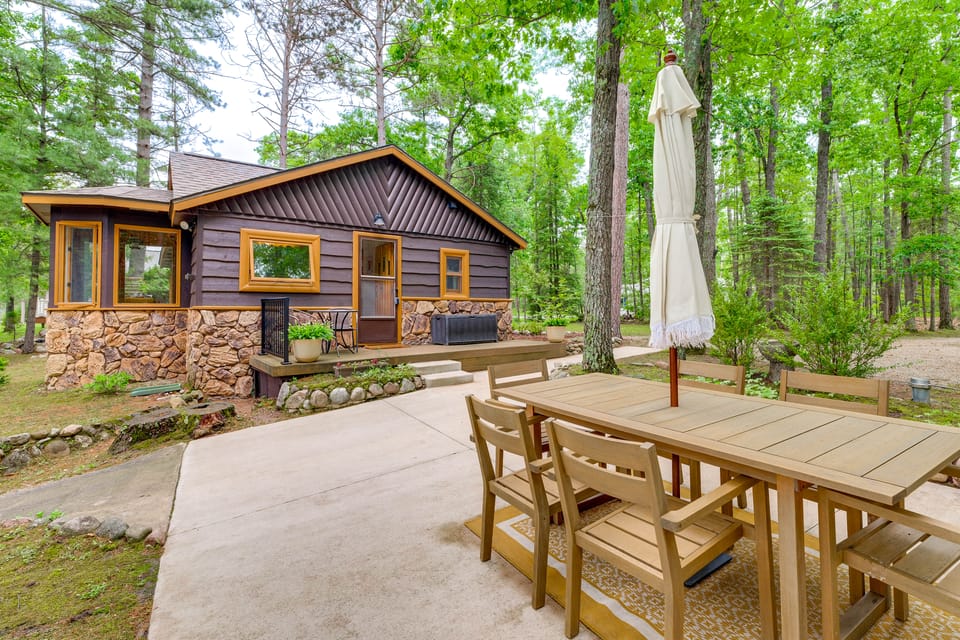 Waterfront Tee Lake Cabin: Dock, Fire Pit + More! House in Michigan