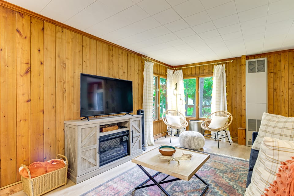 Waterfront Tee Lake Cabin: Dock, Fire Pit + More! House in Michigan