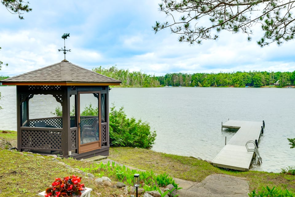 Waterfront Tee Lake Cabin: Dock, Fire Pit + More! House in Michigan