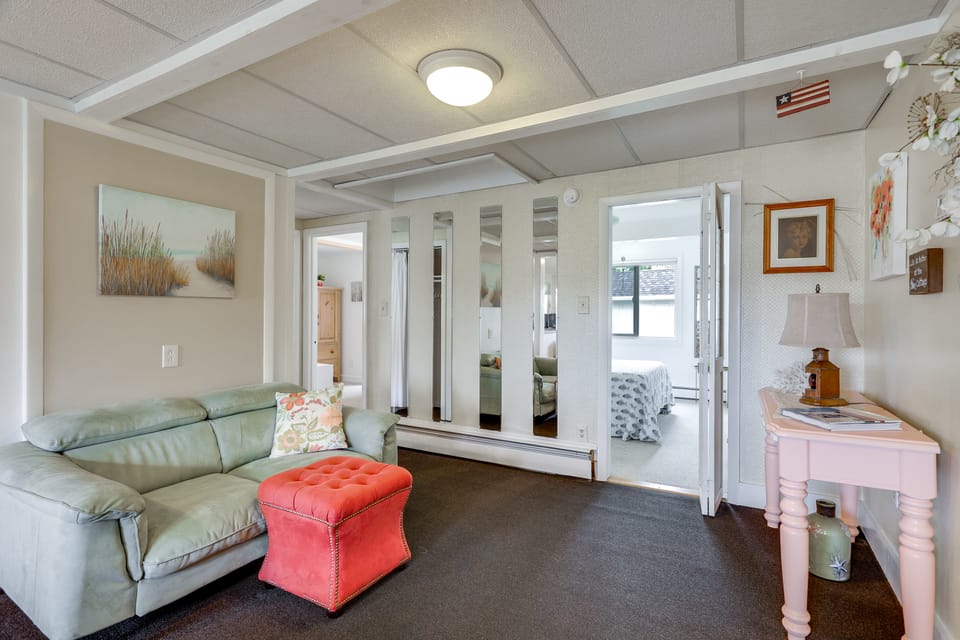 Warwick Apt w/ Waterfront View, Walk to Marina! Apartment in Warwick