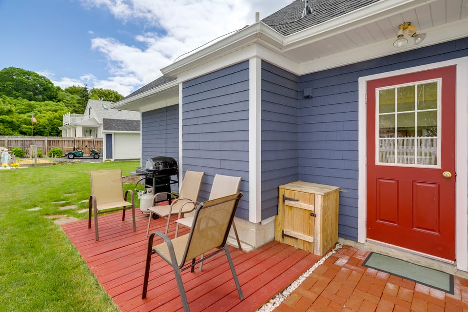 Warwick Apt w/ Waterfront View, Walk to Marina! Apartment in Warwick