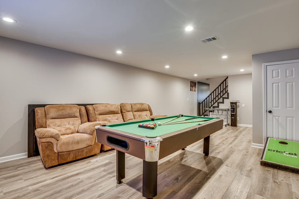 Pool, Hot Tub & Game Room! Stockbridge Oasis House in Stockbridge