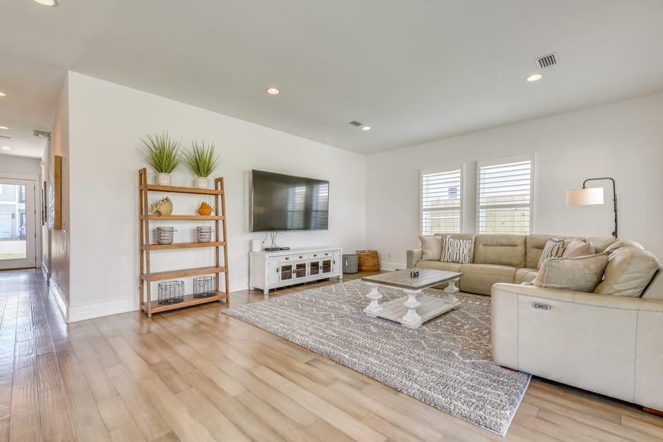 Close to Beach! Miramar Beach Haven w/ Pool Access House in Miramar Beach
