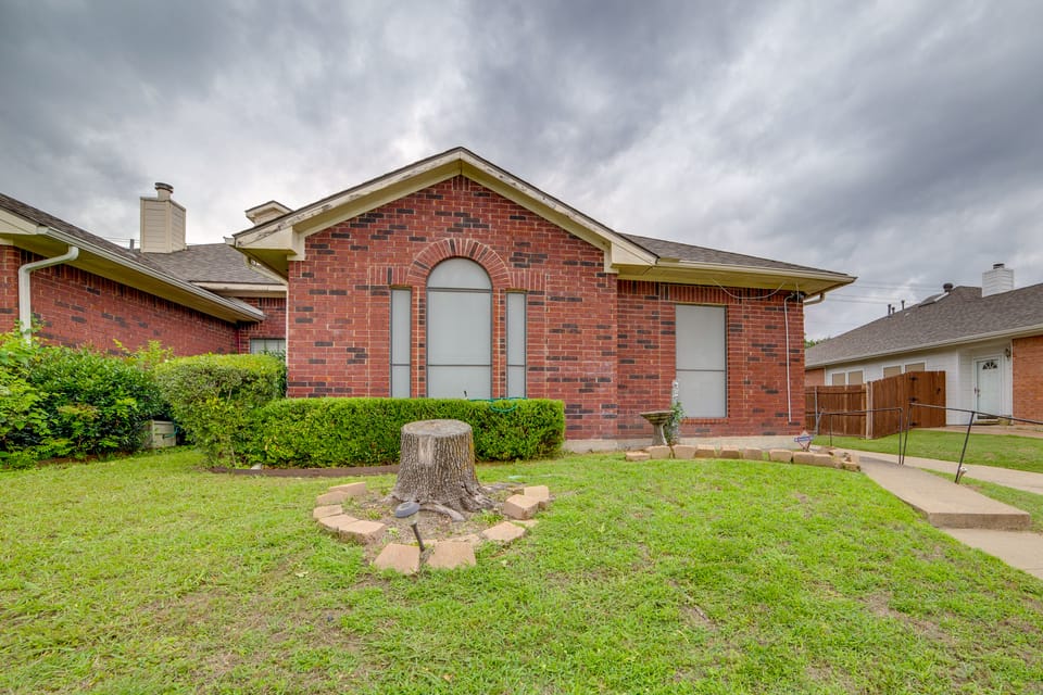 Private Patio & Grill! Garland Retreat Near Golf Apartment in Richardson