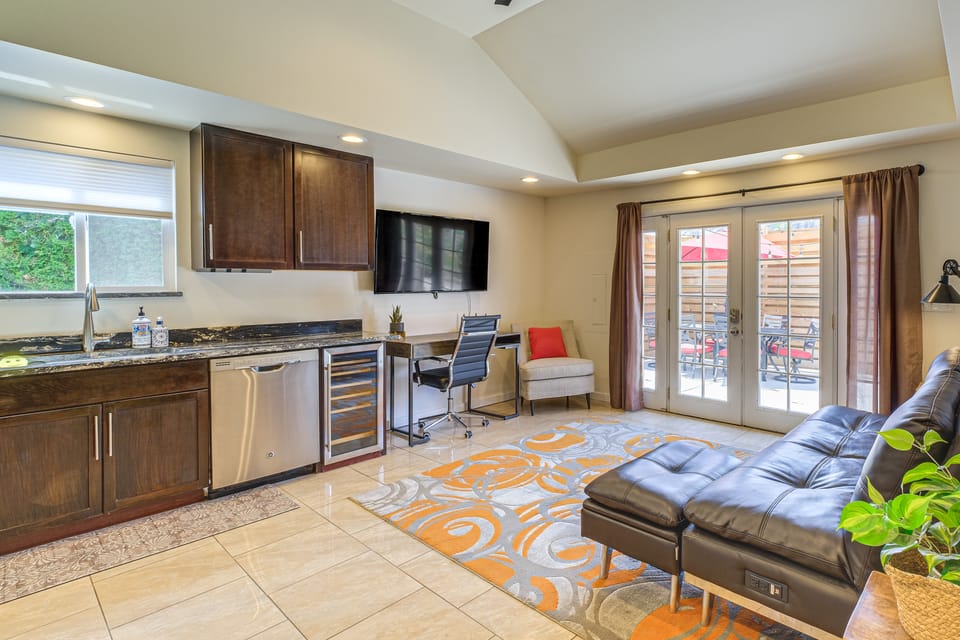 Walk to River + Bike Trail! East Wenatchee Escape Apartment in Kittitas County