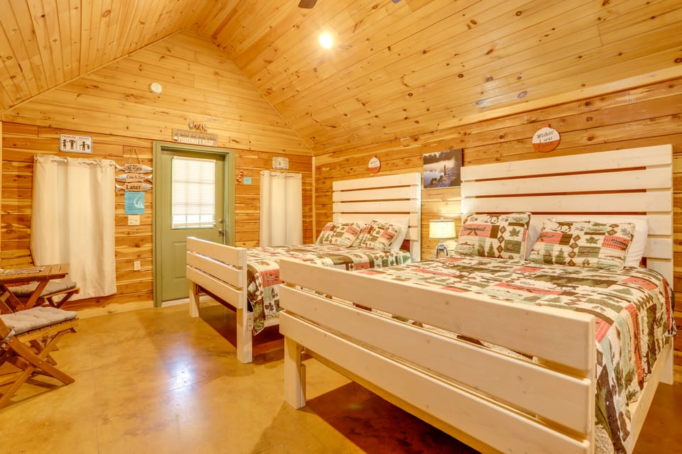 Adventure Awaits! Fifty-Six Cabin Near Caverns Apartment in Arkansas