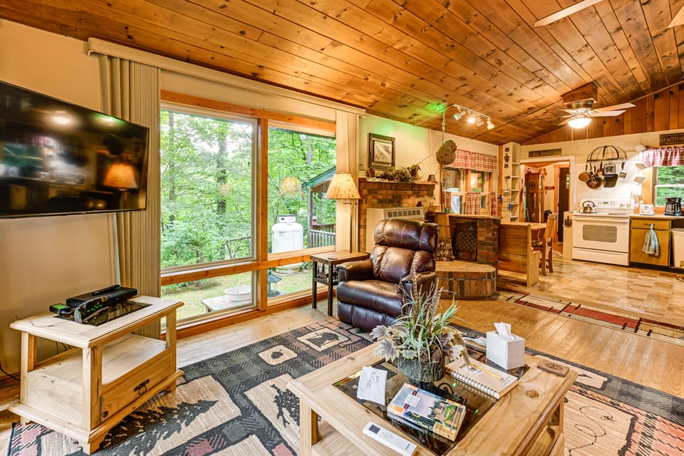 Cozy Little Cabin to Make Lasting Memories House in Tennessee