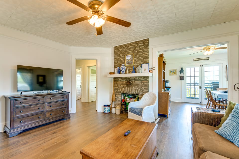Balcony w/ Stunning View! Lake Junaluska Retreat House in Lake Junaluska