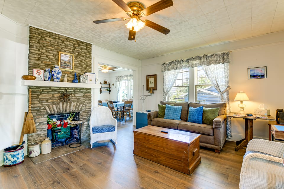 Balcony w/ Stunning View! Lake Junaluska Retreat House in Lake Junaluska