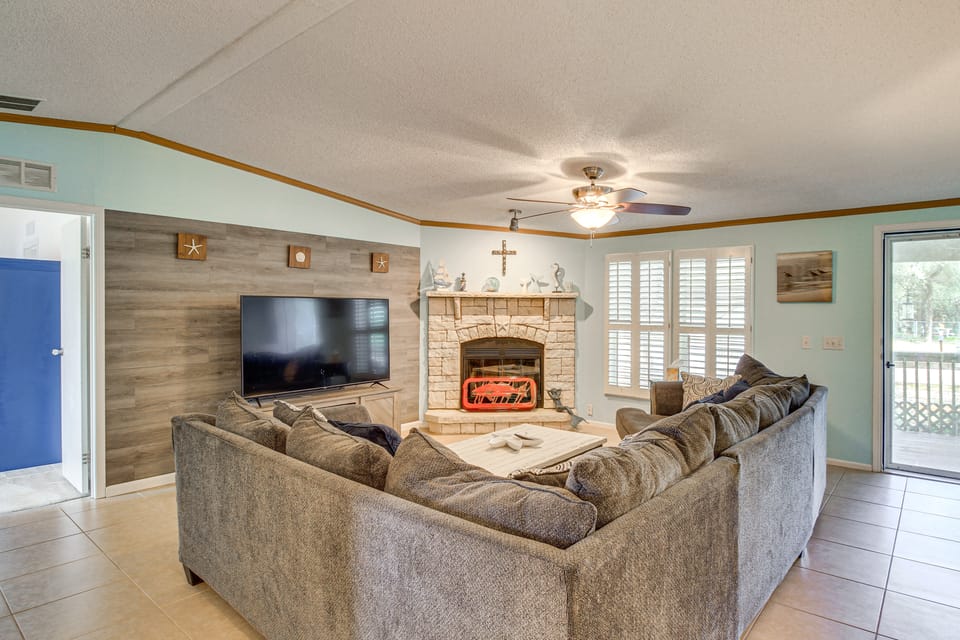 3 Mi to Beach & Boat Ramp! Quiet Rockport Retreat House in Rockport
