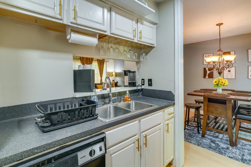 Unit w/ Patio & Resort Perks! Walk to Lake Conroe Apartment in Lake Conroe