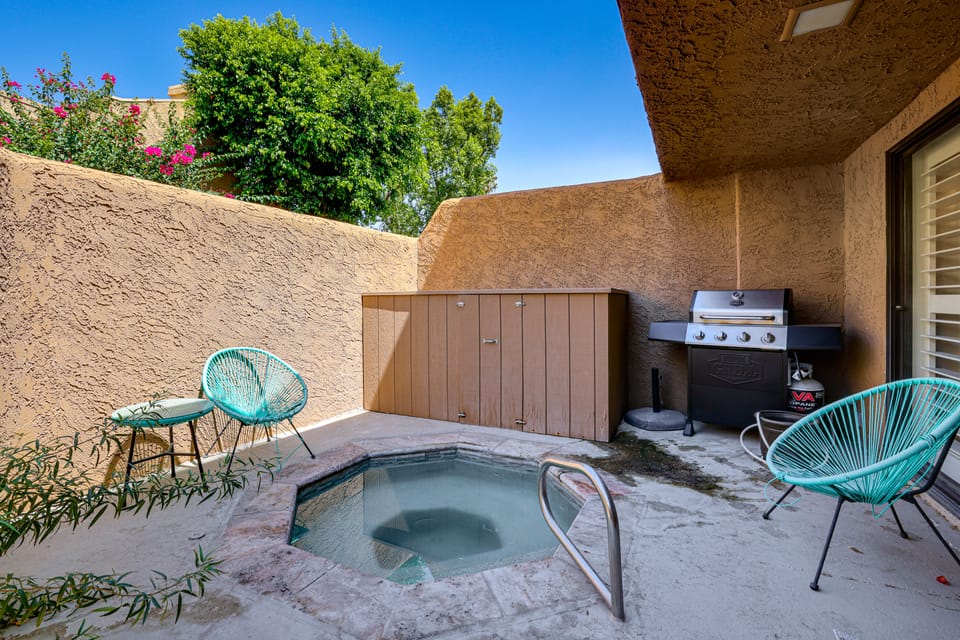 Private Hot Tub + Rooftop Patio: Palm Desert Oasis Apartment in Palm Desert