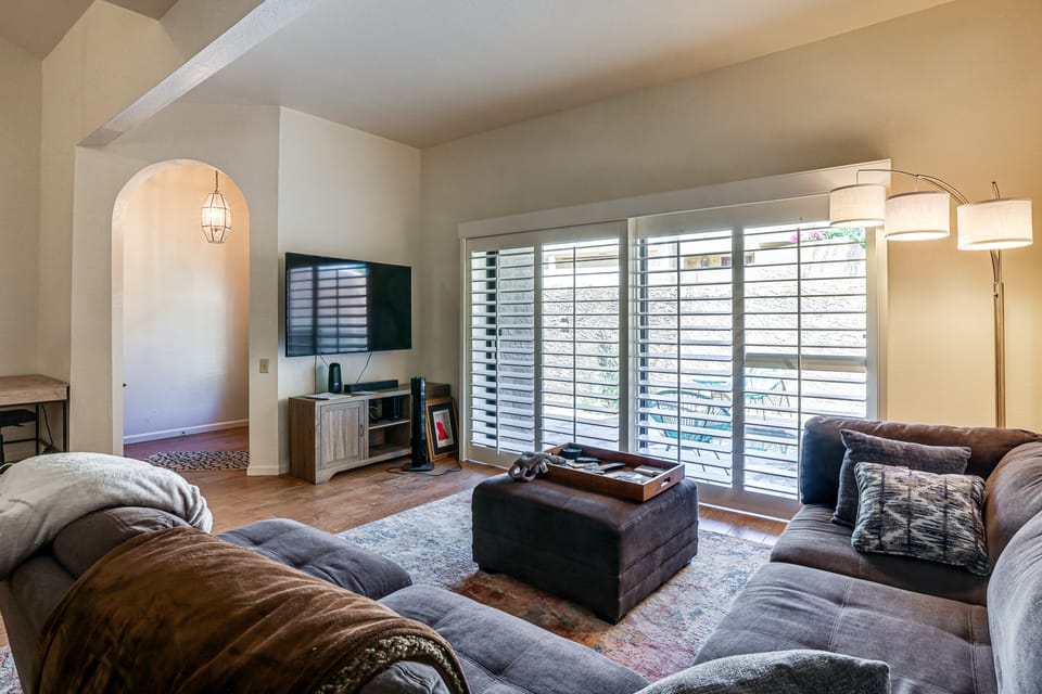 Private Hot Tub + Rooftop Patio: Palm Desert Oasis Apartment in Palm Desert