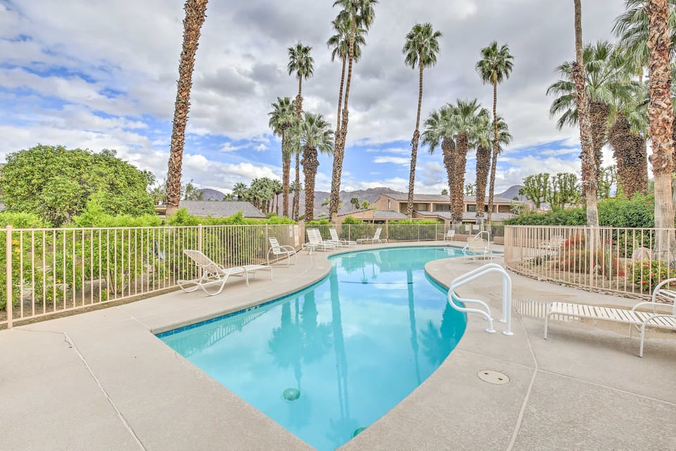 Private Hot Tub + Rooftop Patio: Palm Desert Oasis Apartment in Palm Desert