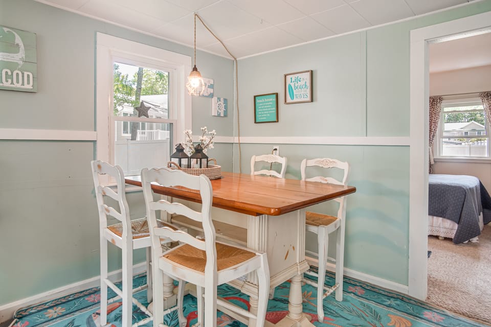 Charming Cape Cod Water-View Cottage House in New Seabury