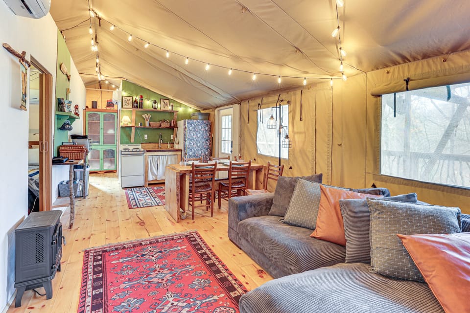 Georgia Group Glamping Getaway: Soak, Hike & Play House in Alabama